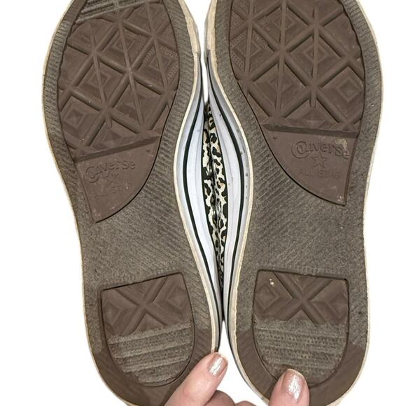 Converse Women’s Size 8 Leopard Print Lace-Up Sneakers - Picture 7 of 8